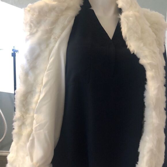 Ellen Tracy sleeveless jacket - Picture 4 of 5